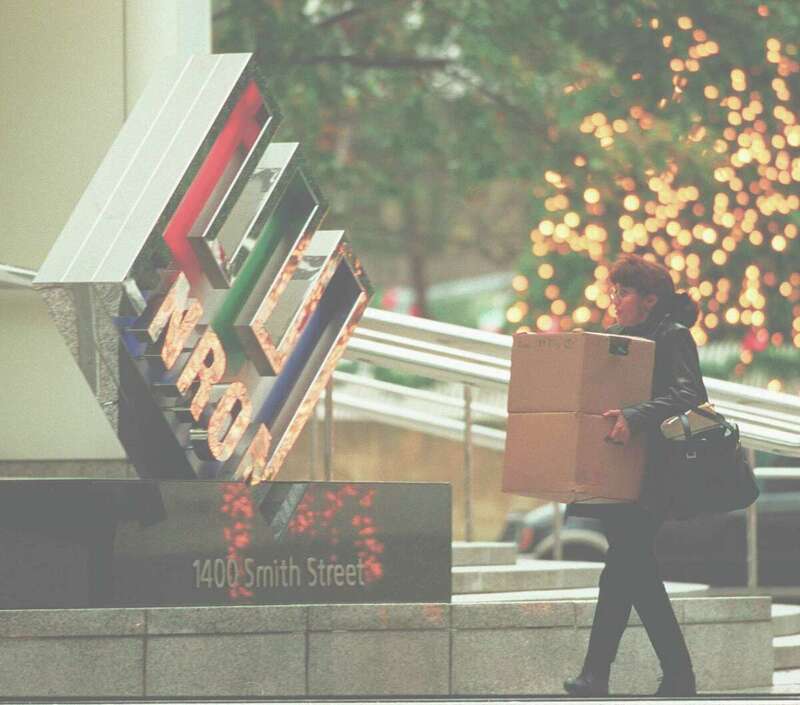 An Enron employee removes her things from the office in November 2001 (Steve Ueckert / Houston Chronicle)